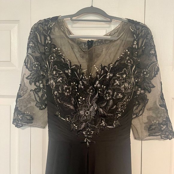 Mother of the Bride or Groom A-line Illusion Floor-Length Chiffon Lace Dress - Picture 2 of 6